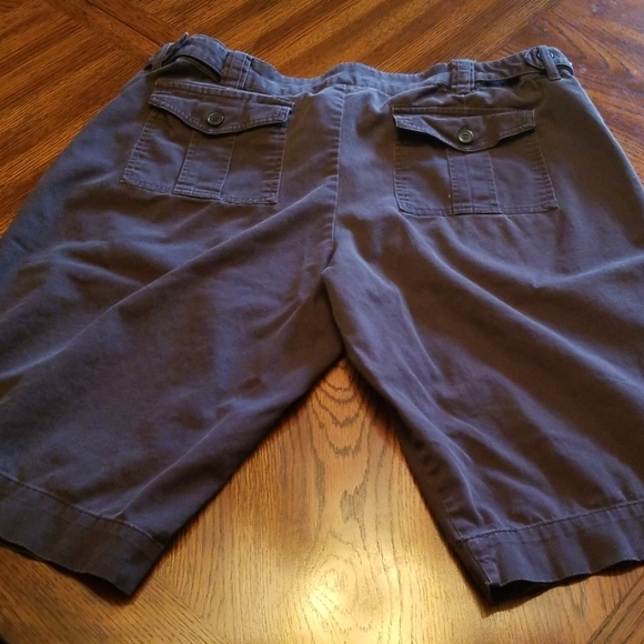 Women's shorts - Picture 2 of 4